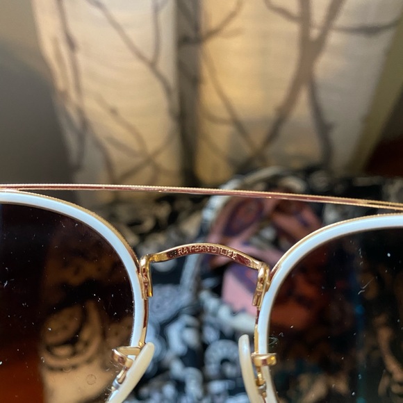 White Rounded blue lens ray bans - Picture 5 of 7